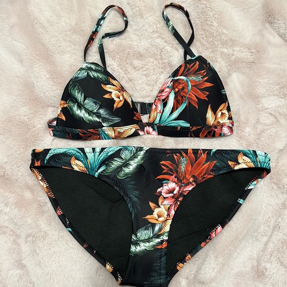 Bathing suit - Picture 4 of 4